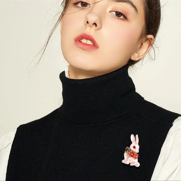 Pearl Like Rabbit With Red Ruby Rhinestone Eye Brooch, Pin - Picture 2 of 3